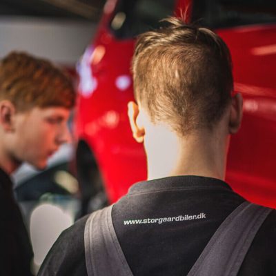 Jonas-paa-vaerkstedet-768x768